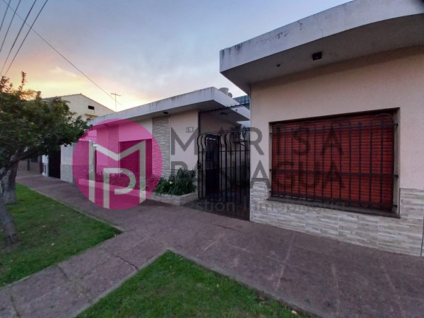 SE VENDE CASA 4 AMBIENTES IMPECABLE!