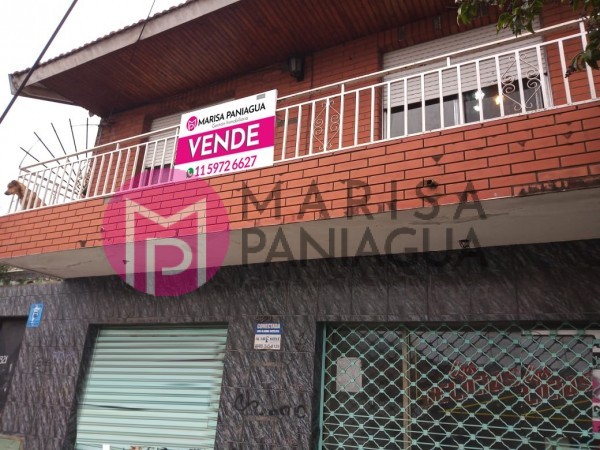 SE VENDE CASA CON LOCALES