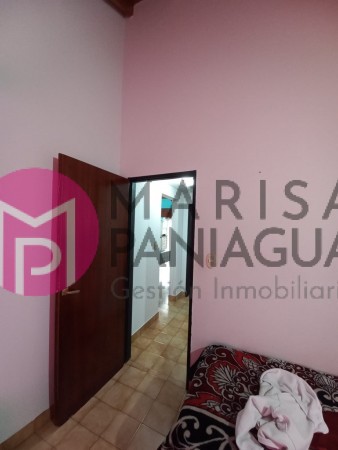 SE VENDE CASA CON LOCALES
