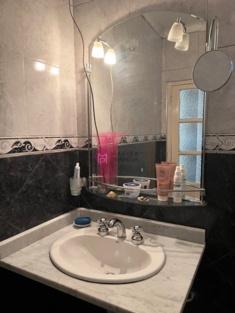 SE VENDE CASA CON LOCALES COMERCIALES
