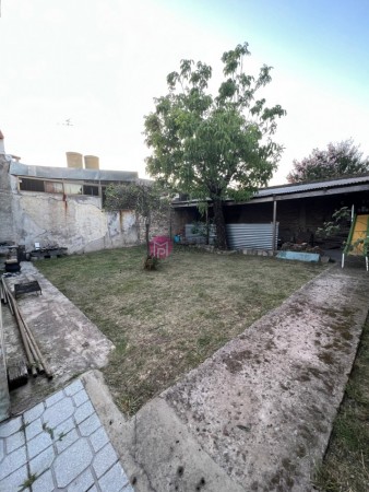 SE VENDE CASA CON LOCALES COMERCIALES