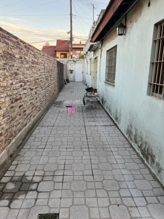 SE VENDE CASA CON LOCALES COMERCIALES