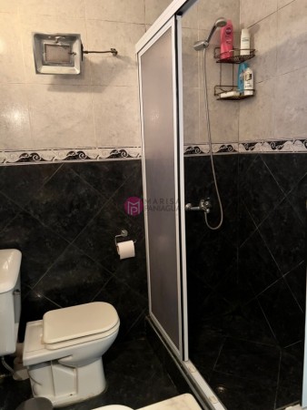 SE VENDE CASA CON LOCALES COMERCIALES