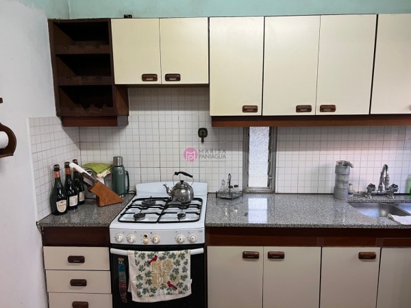 SE VENDE CASA CON LOCALES COMERCIALES