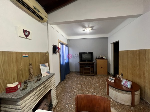 SE VENDE CASA CON LOCALES COMERCIALES
