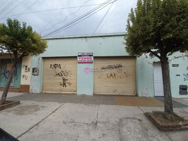 SE VENDE CASA CON LOCALES COMERCIALES
