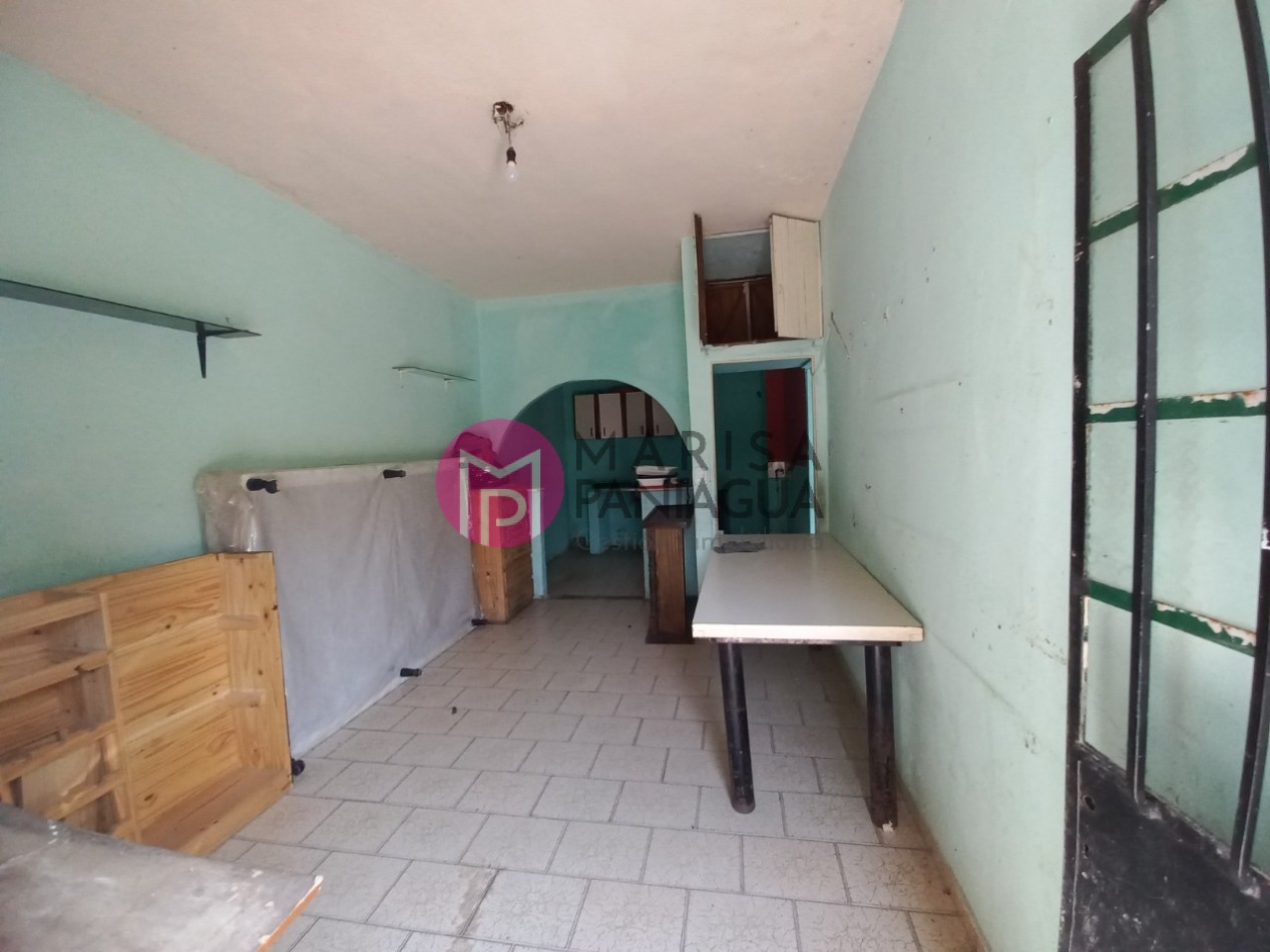 CASA CON DEPARTAMENTOS Y LOCAL