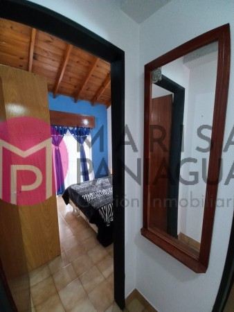 SE VENDE CASA CON LOCALES
