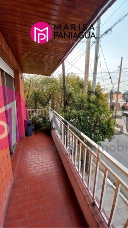 SE VENDE CASA CON LOCALES