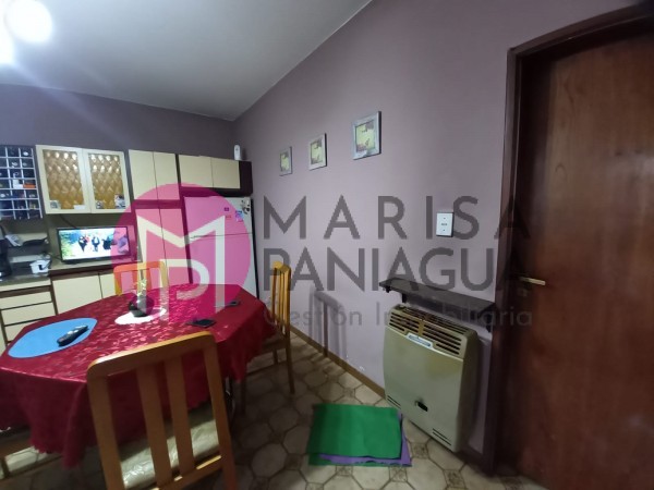 SE VENDE CASA 4 AMBIENTES IMPECABLE!