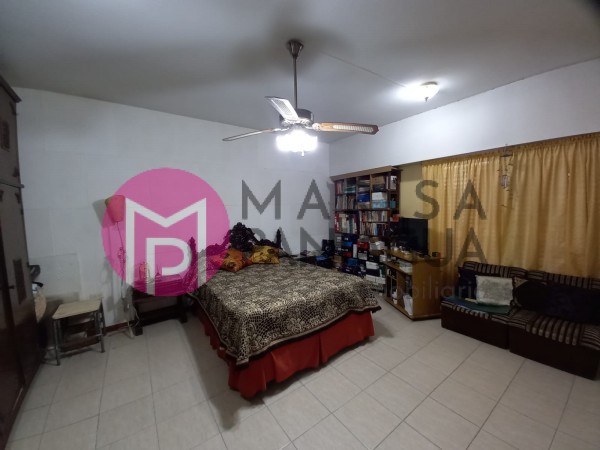 SE VENDE CASA 4 AMBIENTES IMPECABLE!