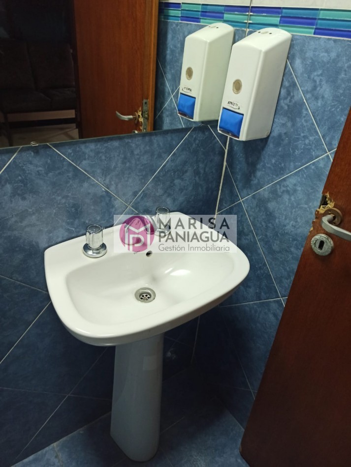 SE ALQUILAN CONSULTORIOS