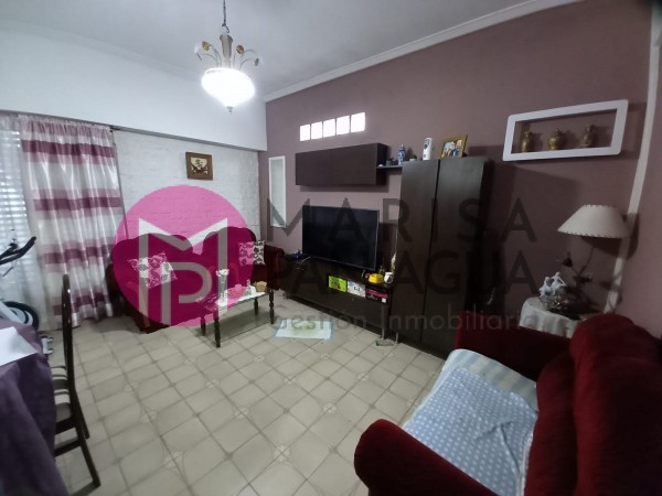 SE VENDE CASA 4 AMBIENTES IMPECABLE!