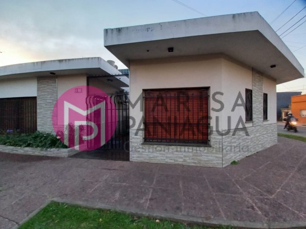 SE VENDE CASA 4 AMBIENTES IMPECABLE!